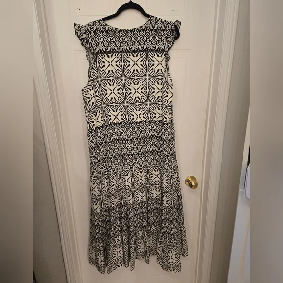 Tribal femme Large Black and White Sleeveless Maxi Boho Tie Tiered Dress - Picture 12 of 15